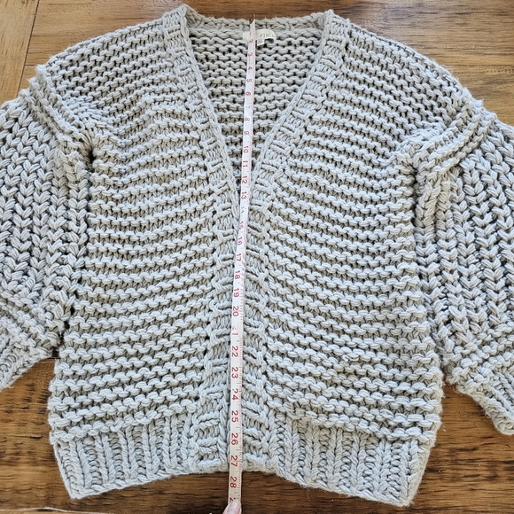 VICI Gorgeous Gray Thick Knit Cardigan Sweater Size M/L - Picture 11 of 13